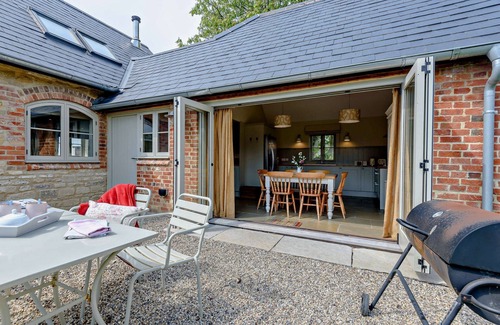 Faringdon Cottage | Dog friendly Cotswold cottage with a relaxing hot tub - Ivy Cottage