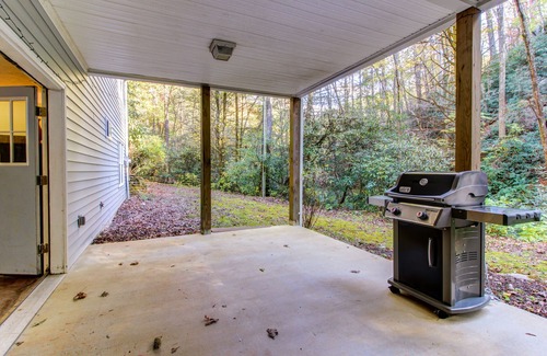 Clarkesville Cabin | Dog-friendly creekfront cabin on 2.5 wooded acres with game room, screened porch