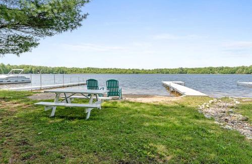 Kendall House | Dog-Friendly Dual Homes in the Woods with Lake Access