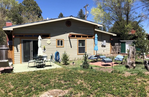 Ruidoso House | Dog friendly, fenced yard, AC, high speed WiFi, mid century - vintage