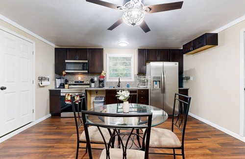 Sans Souci House | Dog-friendly guest house with great location, next to park & sports fields