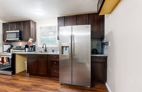 Sans Souci House | Dog-friendly guest house with great location, next to park & sports fields