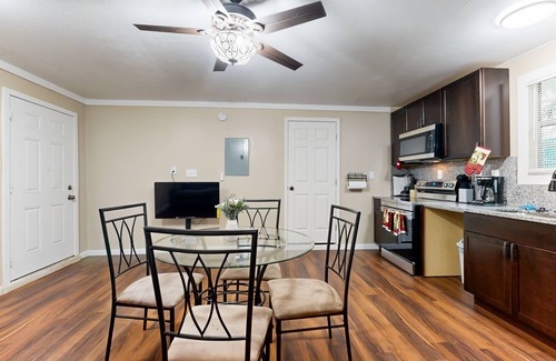 Sans Souci House | Dog-friendly guest house with great location, next to park & sports fields