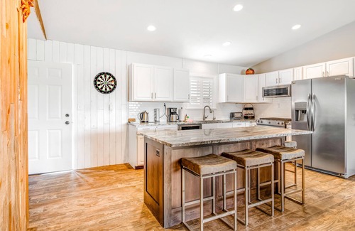 North Snyderville Basin House | Dog-Friendly Home w/Private Hot Tub, Enclosed Yard, Gas Grill, and Central A/C