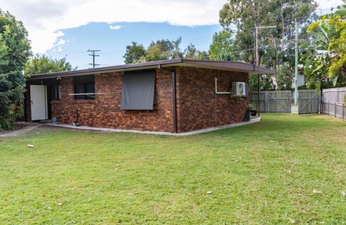Bongaree House | Dog Friendly Home with Room for a Boat