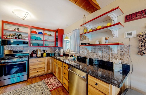 Pinetop-Lakeside House | Dog-friendly house with lake & mountain view, fireplace, balcony & gas grill