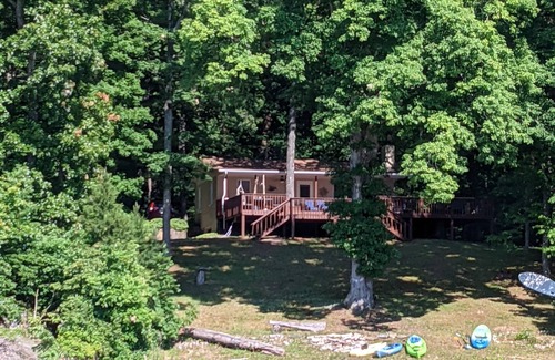 Jefferson City House | Dog Friendly Lakefront Cabin with Amazing Sunset Views & New Boat dock.