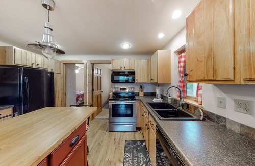 Tomahawk House | Dog-friendly lakefront home with high-speed WiFi, dock, private w/d, & firepit