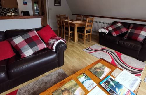 South Laggan Ski Chalet | Dog friendly lodge with hot tub on the shores of Loch Oich
