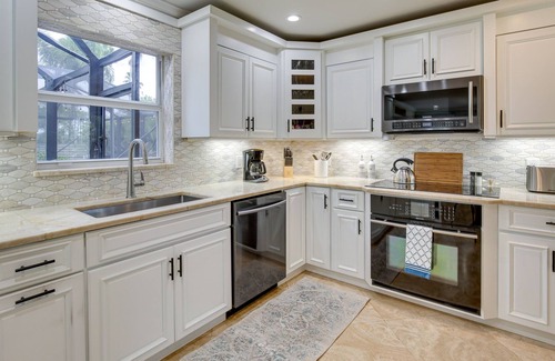 Margate House | Dog-Friendly Margate Home w/ Lanai + Hot Tub!