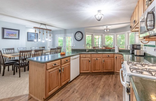 Franklin House | Dog-friendly mountaintop retreat with gorgeous views, games, deck, & fireplace