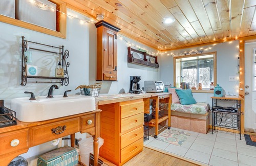 Whitehall Apartment | Dog-Friendly Mtn Retreat in Whitehall w/View!