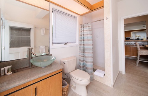 Kuliouou - Kalani Iki House | Dog-friendly oceanfront estate with a pool, hot tub, lanai, & private beach