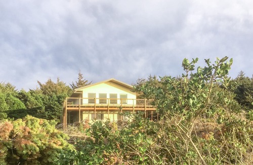 Bandon House | Dog-Friendly Oceanfront Home with Free WiFi, Washer/Dryer - Near Golf & Beaches