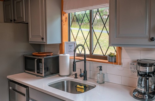 Long Pond Ski Chalet | Dog Friendly Poconos Chalet with Fireplace. Close to Lakes, skiing & Kalahari