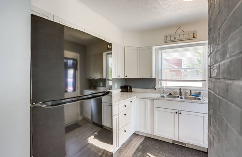 Port Clinton House | Dog-Friendly Port Clinton Home: Walk to Lake Erie!