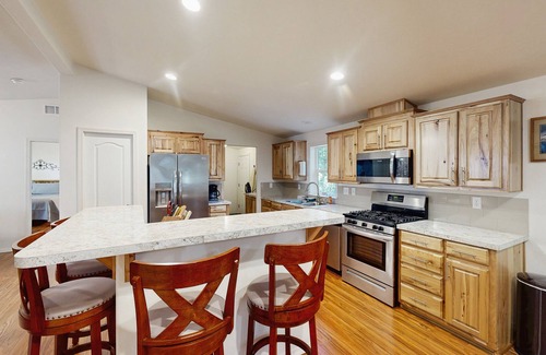 Bandon House | Dog-friendly single-level home with ramp entry access, firepit, W&D and WIFI