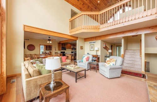 McHenry House | Dog Friendly Ski-In/Out Chalet w/Views & Hot Tub