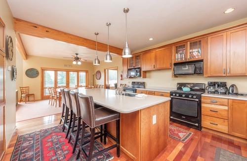 McHenry House | Dog Friendly Ski-In/Out Chalet w/Views & Hot Tub