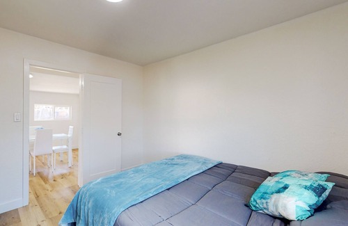 Riverside House | Dog-friendly & spacious coastal retreat with full kitchen - near parks & golf