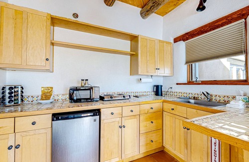 Arroyo Seco Apartment | Dog-friendly studio with mountain/beautiful sunset views and AC