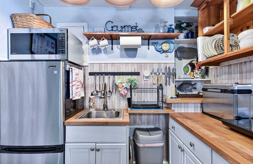 Jacksonville Beach Apartment | Dog-Friendly Beach Apt w/Private Yard!