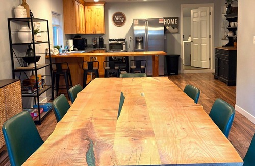 Brightwood House | Dog Friendly! Hot Tub~Game Room~Fire Pit~3BR, 2BA~High Speed WIFI~8 Guests Max