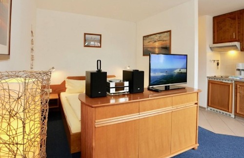 Juist Apartment | Dog-friendly vacation apartment, ideal for couples, with sauna and swimming pool.