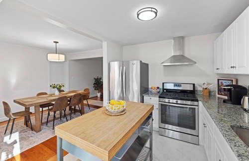 Springfield House | Dog friendly with Fully Fenced Half Acre Yard, Prime Location, and In-Law Suite!