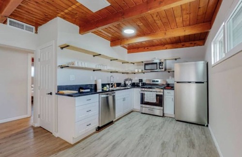 Pueblo Alto Apartment | ⟫ Dog Run & Courtyard 2 Bedroom Apt w/King Bed W&D