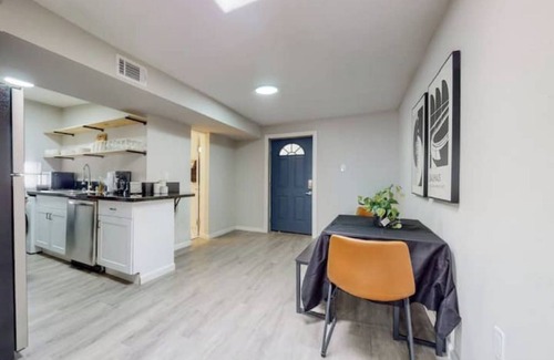 Pueblo Alto Apartment | ⟫Dog Run & Courtyard 2 Bedroom Apt w/King Bed W&D
