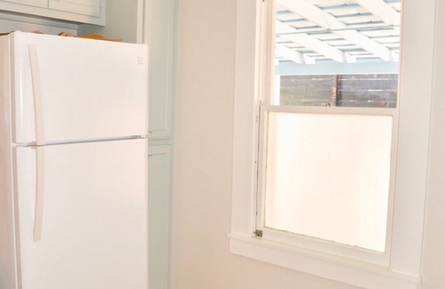 Fredericksburg House | Dogologie Haus 416 - No Smoking, no pet fee, 3 blocks from Main St