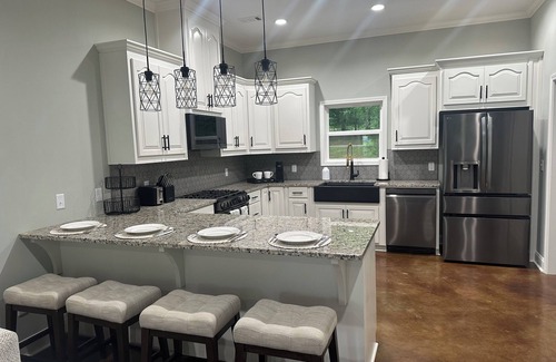 Titus House | Dogwood Cottage Lake Jordan dock/RV parking/Hot tub. Spooky savings Oct 31-Nov 2