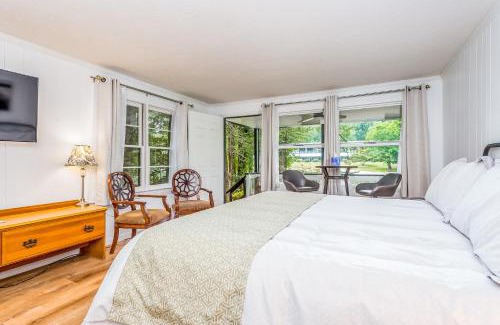 Flat Rock Hotel | Dogwood - Unit 603