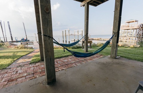 Sportsman Road House | Dolce Villa- Fisherman`s Paradise, bayfront/private pier