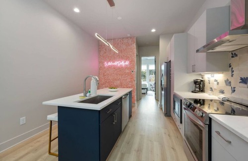 Radnor House | Dolly & Denim - 4BD/4.5BTH - Spacious Rooftop!