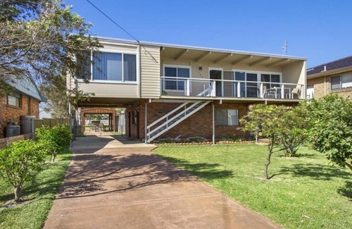 Culburra Beach House | Dolphin Breeze – pet friendly