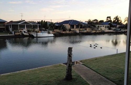 South Yunderup House | Dolphin View Cottage - Absolute Waterfront