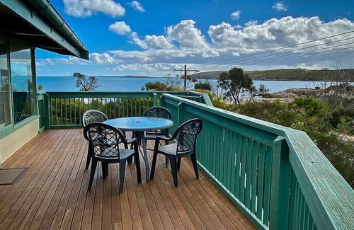 Lake Wangary House | Dolphinview is a 2 storey holiday home with magnificent water vDoliews