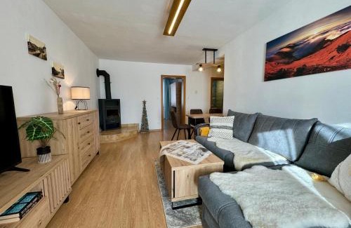 Velky Slavkov Apartment | Domček pod lesom