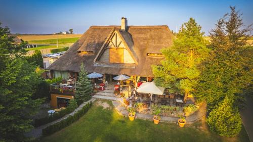Giewartow Resort | Dom Wypoczynkowy "Pod Strzechą" w Giewartowie