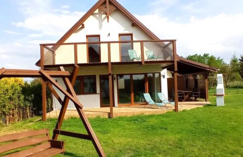 Ryn House | Dom z pięknymi widokami na jezioro ryńskie ilasy.