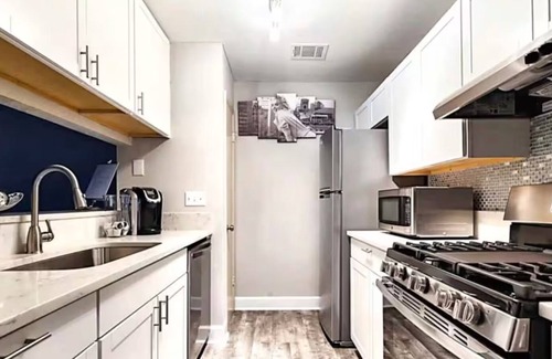 McNeil House | Domain Hidden Gem ATX W/Fireplace 2 BR/2BA