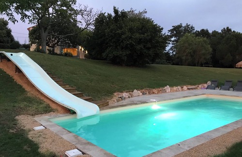 Saint-Pastour House | Domaine de 2 Gites, Piscine et Toboggan de 7 Mètres Pour Petits et Grands!