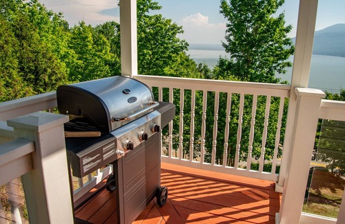 Baie-St-Paul Ski Chalet | DOMAINE DU CAP CHARLEVOIX | River and mountain views