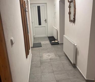 Dobrinsko House | Domek na růžku celá chalupa
