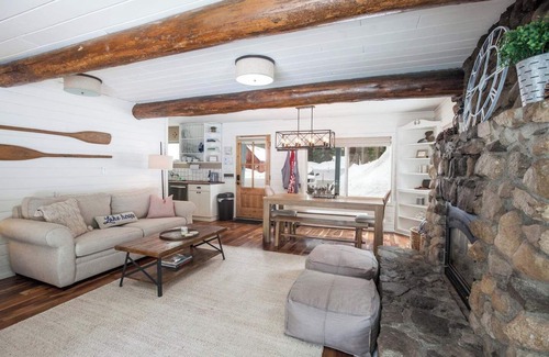Donner Lake Woods Cottage | Donner Lake Cottage | Pet Friendly Cottage w/Yard