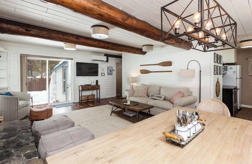 Donner Lake Woods Cottage | Donner Lake Cottage | Pet Friendly Cottage w/Yard