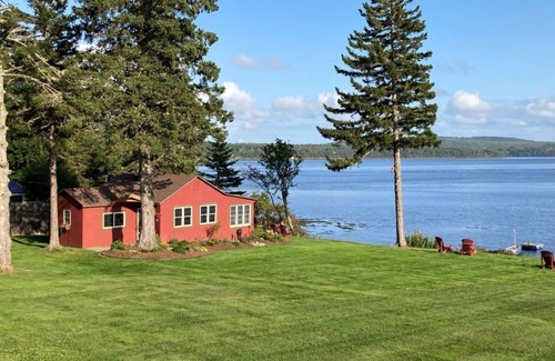 Sandy Point Cottage | DON’T MISS OUT BEING ON THE WATER. Time to book FOR FALL