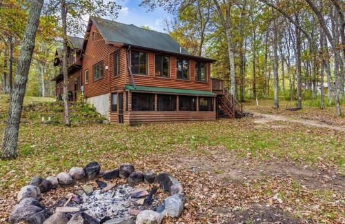 Crosslake Cabin | Don’t Miss This Cozy Rock Lake Fall Escape